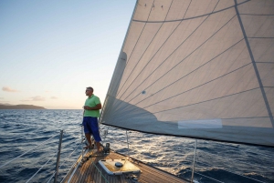 Airlie Beach: Whitsunday Islands 2-Night Yacht Trip w/Meals