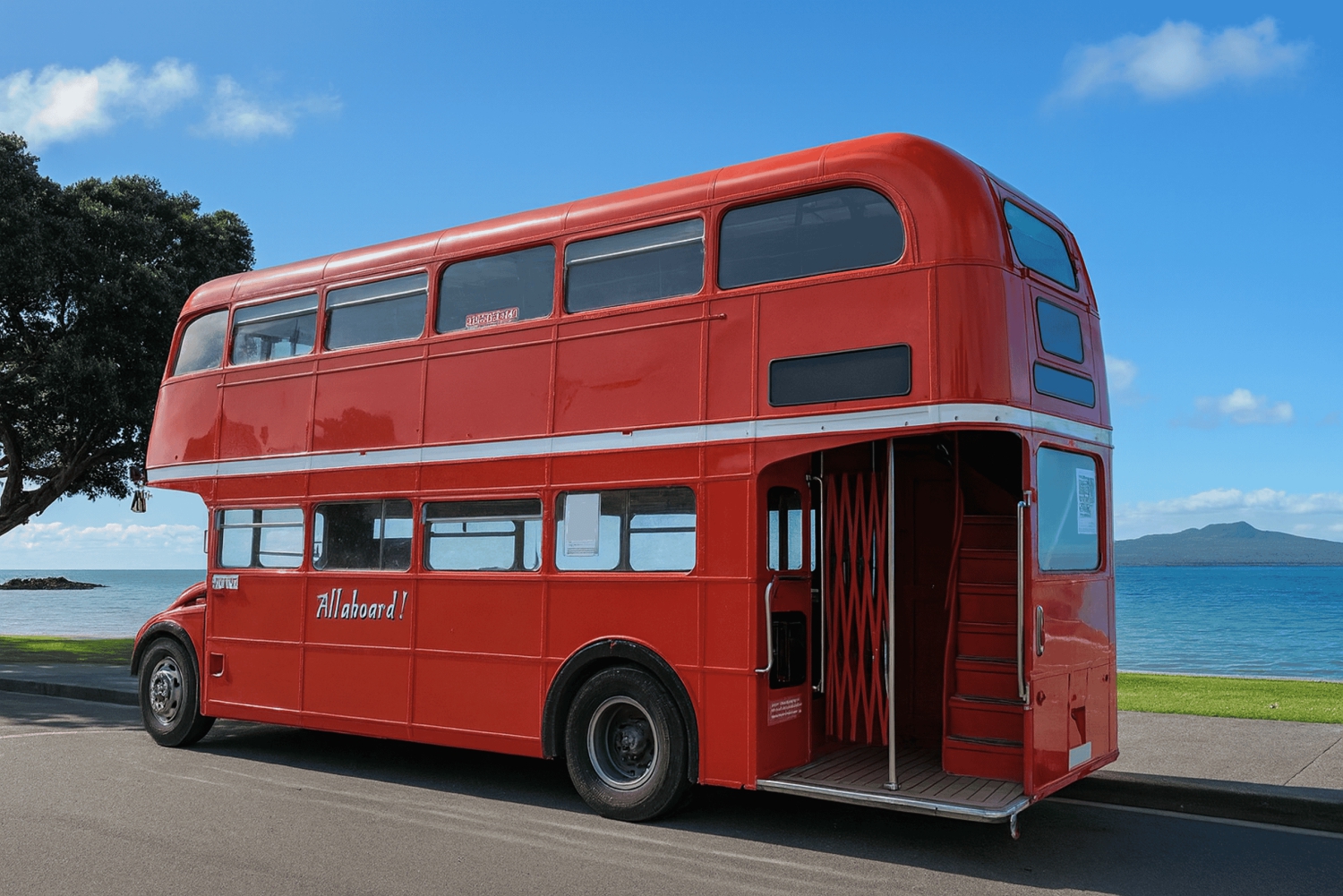 Auckland: Vintage Double-Decker Bus Sightseeing Tour