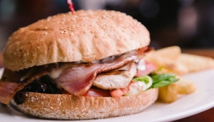 Beaches backpackers Bar and Grill