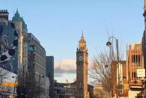 Experiência de caminhada eclética em Belfast ao longo da Via Marti