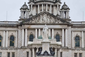 Experiência de caminhada eclética em Belfast ao longo da Via Marti
