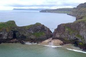 Belfast: Giants Causeway and North Coast Small Group Tour