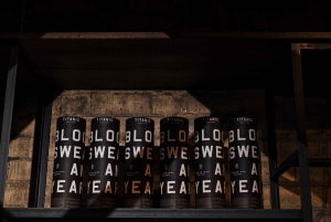 Belfast Giant's Causeway and Titanic Distillery Whiskey Tour