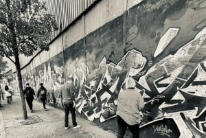 Belfast: Peacewall and Political History Black Taxi Cab Tour