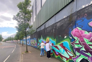 Belfast: Peacewall and Political History Black Taxi Cab Tour