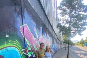 Belfast: Peacewall and Political History Black Taxi Cab Tour