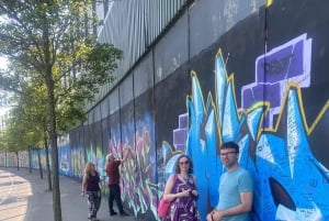 Belfast: Peacewall and Political History Black Taxi Cab Tour