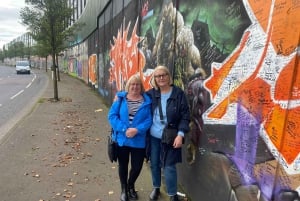 Belfast: Peacewall and Political History Black Taxi Cab Tour
