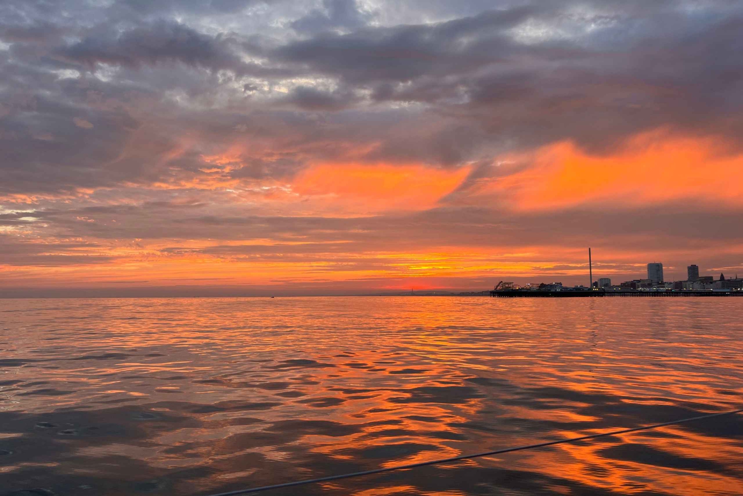 Brighton: Auringonlaskun purjehdusristeily viinilasillisen kera