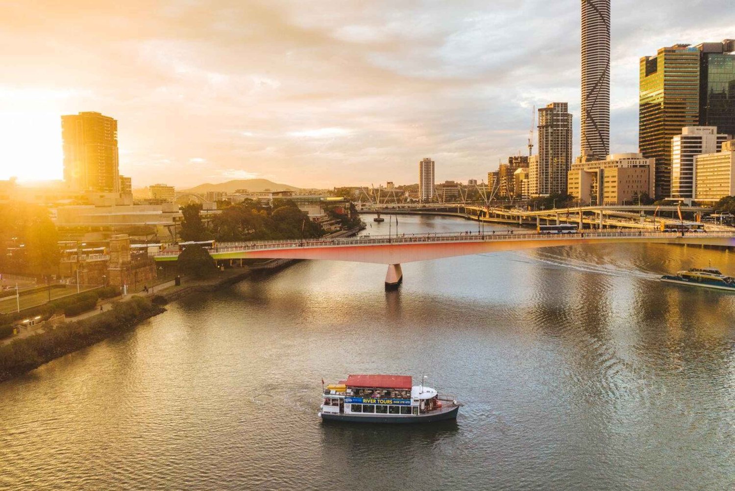 Brisbane: Sunset City Lights Cruise