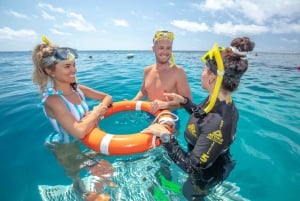 Cairns: Krydstogt ved Great Barrier Reef og 10 minutters helikoptertur