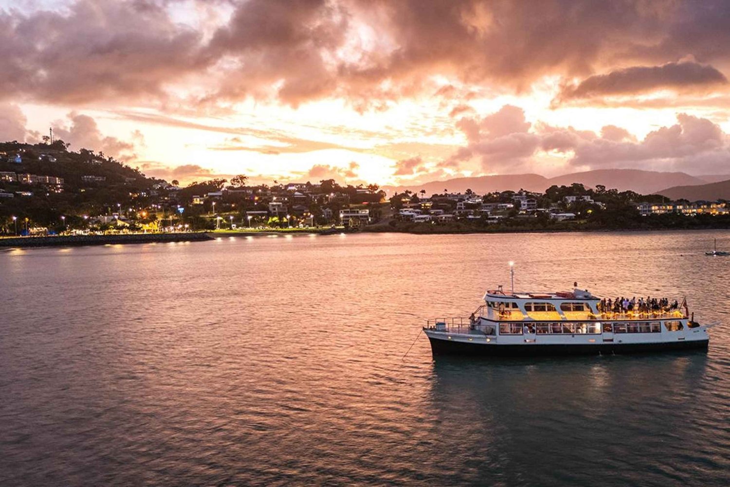 Club Nautica-Airlie Beach - Soirée sur un bateau - DJ live