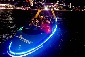 Darling Harbour: Hidas suihkuveneen risteily Vivid Sydney
