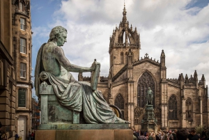 Edinburgh: Heldagsbyvandring med billetter – lille gruppe