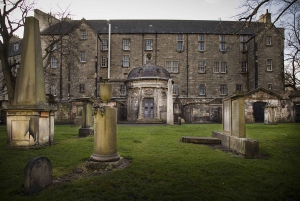 Edinburgh: Heldagsbyvandring med billetter – lille gruppe