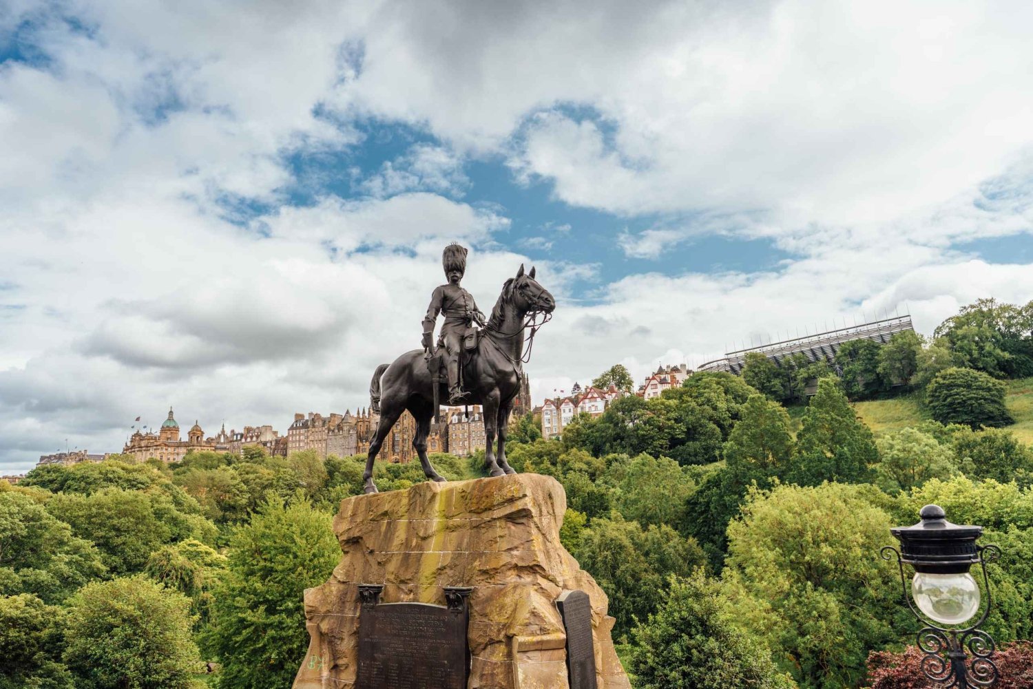 Edinburgh: Hop-On, Hop-Off Bus Tour City & Britannia Combo