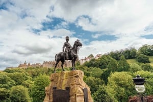Edinburgh: Hop-On, Hop-Off Bus Tour City & Britannia Combo