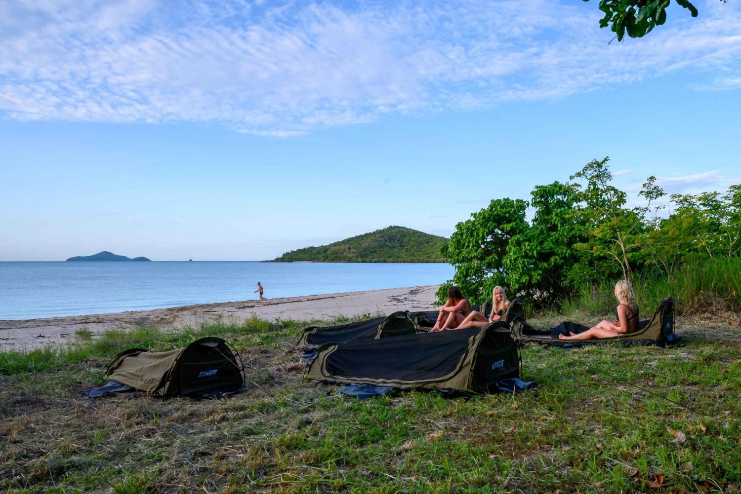 From Airlie Beach: 2-Day Whitsundays Sailing & Camping Trip