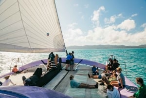 Airlie Beach: Whitsundays Full-Day Camira Sailing Adventure