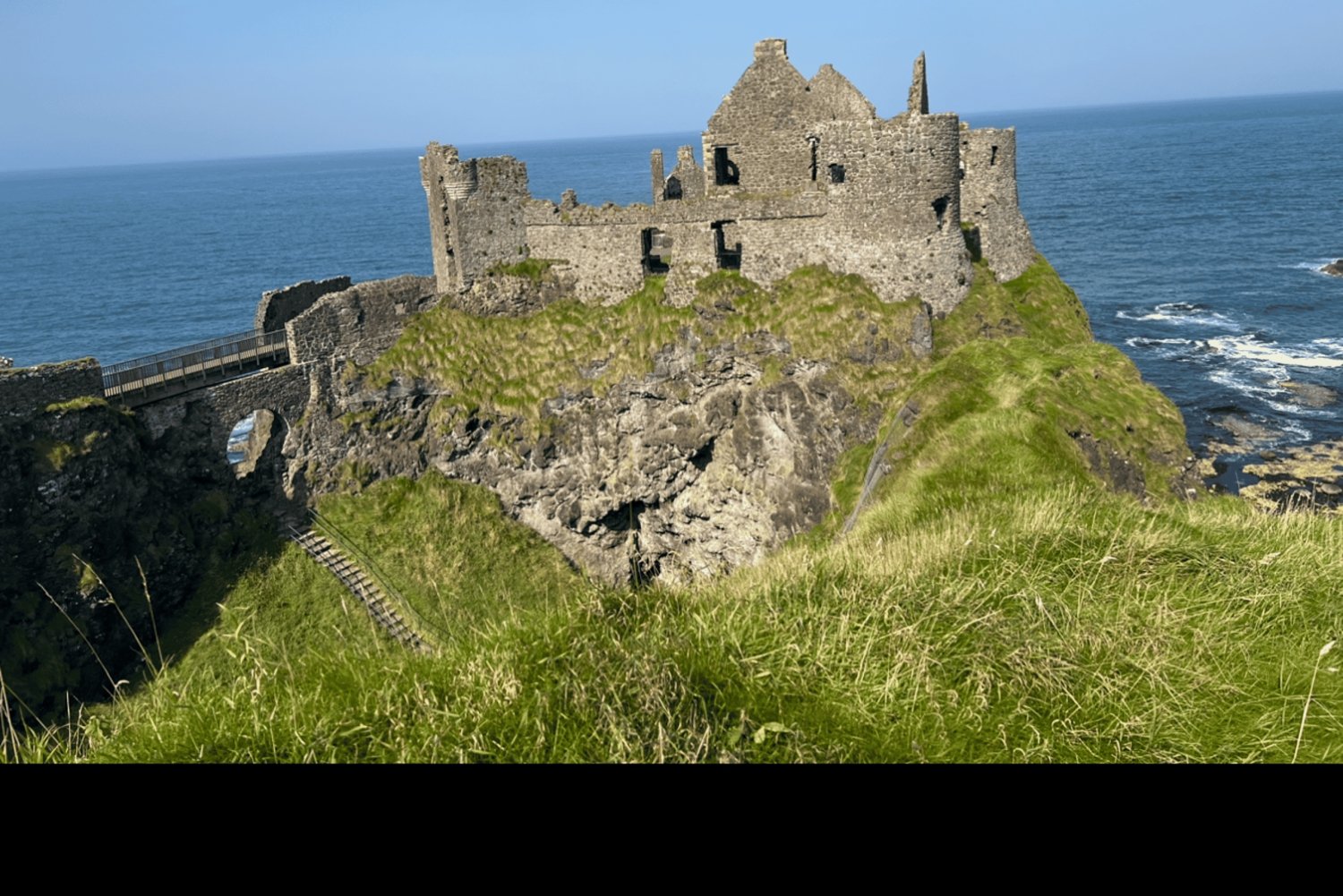 From Belfast: Giant's Causeway and Dark Hedges Day Tour