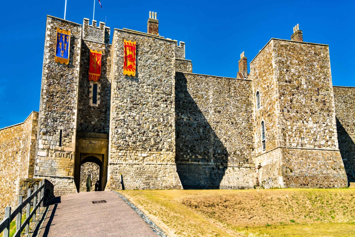 ロンドン発：車で行くドーバー城とホワイト クリフ ツアー