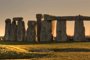 ロンドン発：ウィンザー城とストーンヘンジ（スナックパック付き）