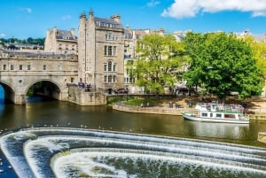 ロンドンからウィンザー、ストーンヘンジ、バース専用車ツアー