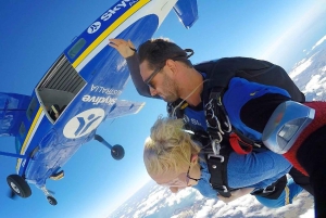 Depuis Melbourne : Saut en parachute en tandem au-dessus de la Great Ocean Road