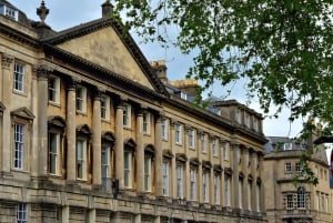 From Oxford: Stonehenge and Bath Small-Group Tour