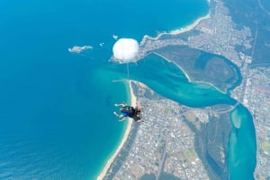 Sydneystä: Newcastle Beachin yllä