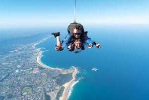 From Sydney: Tandem Skydive Experience over Wollongong Beach