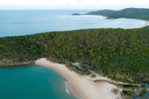 From Yeppoon: Great Keppel Island Snorkeling Hire with Lunch