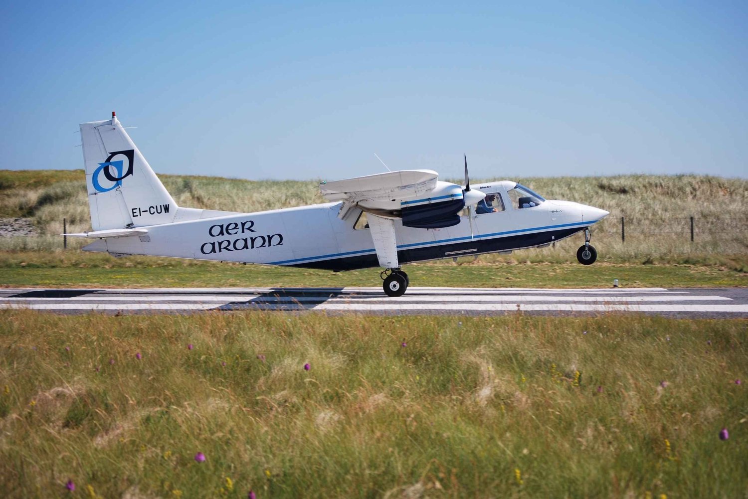 Galway: Scenic Flight Over Cliffs of Moher & Aran Islands