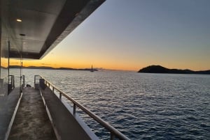 Hamilton Island: Whitsundays Sunset BBQ Dinner Cruise