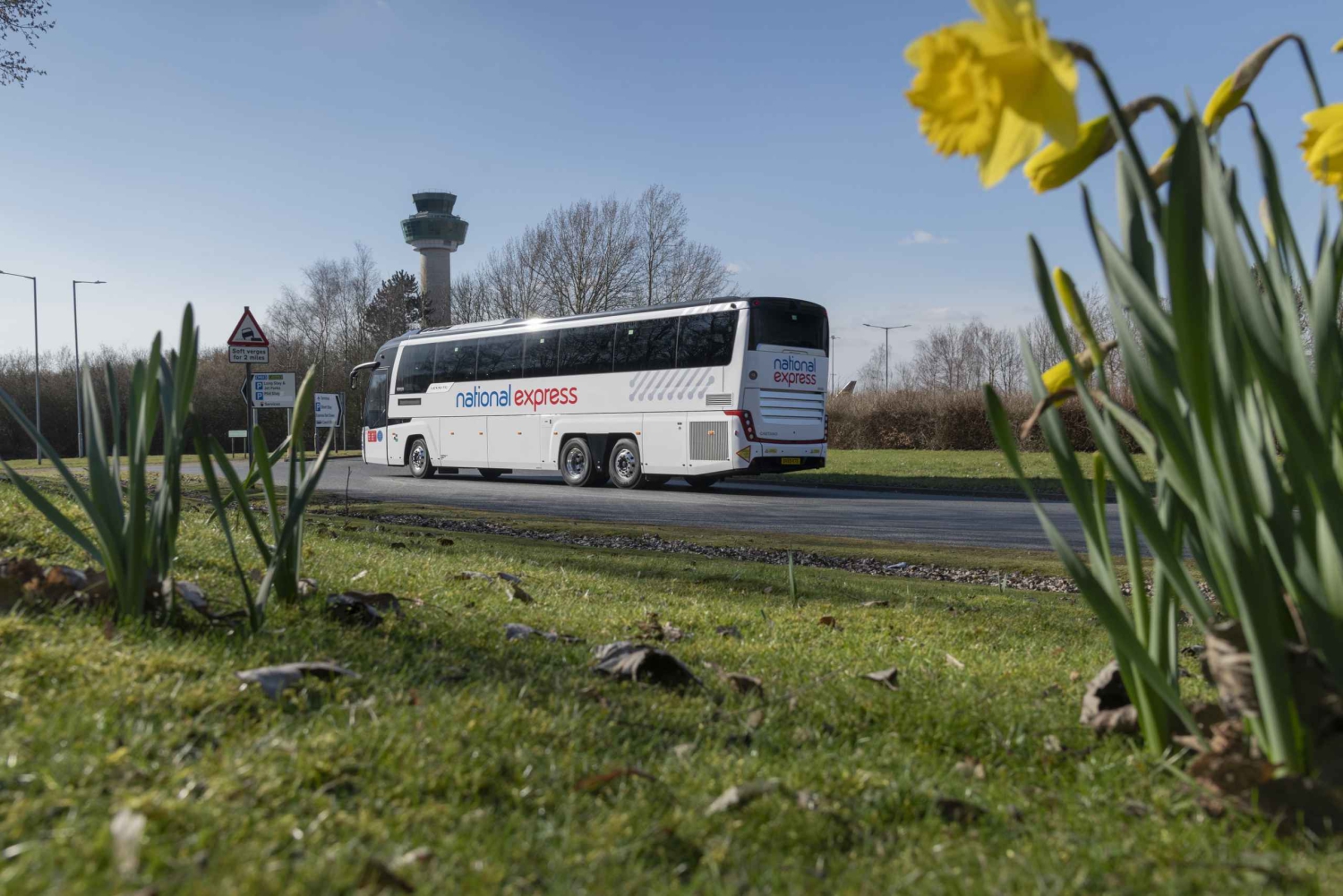 ヒースロー空港とブリストル市内中心部の間のバス移動サービスをご利用ください