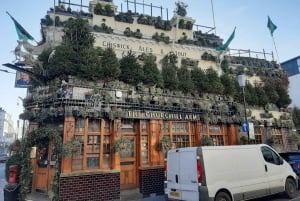 London: Christmas Lights and Festive Pubs Walking Tour