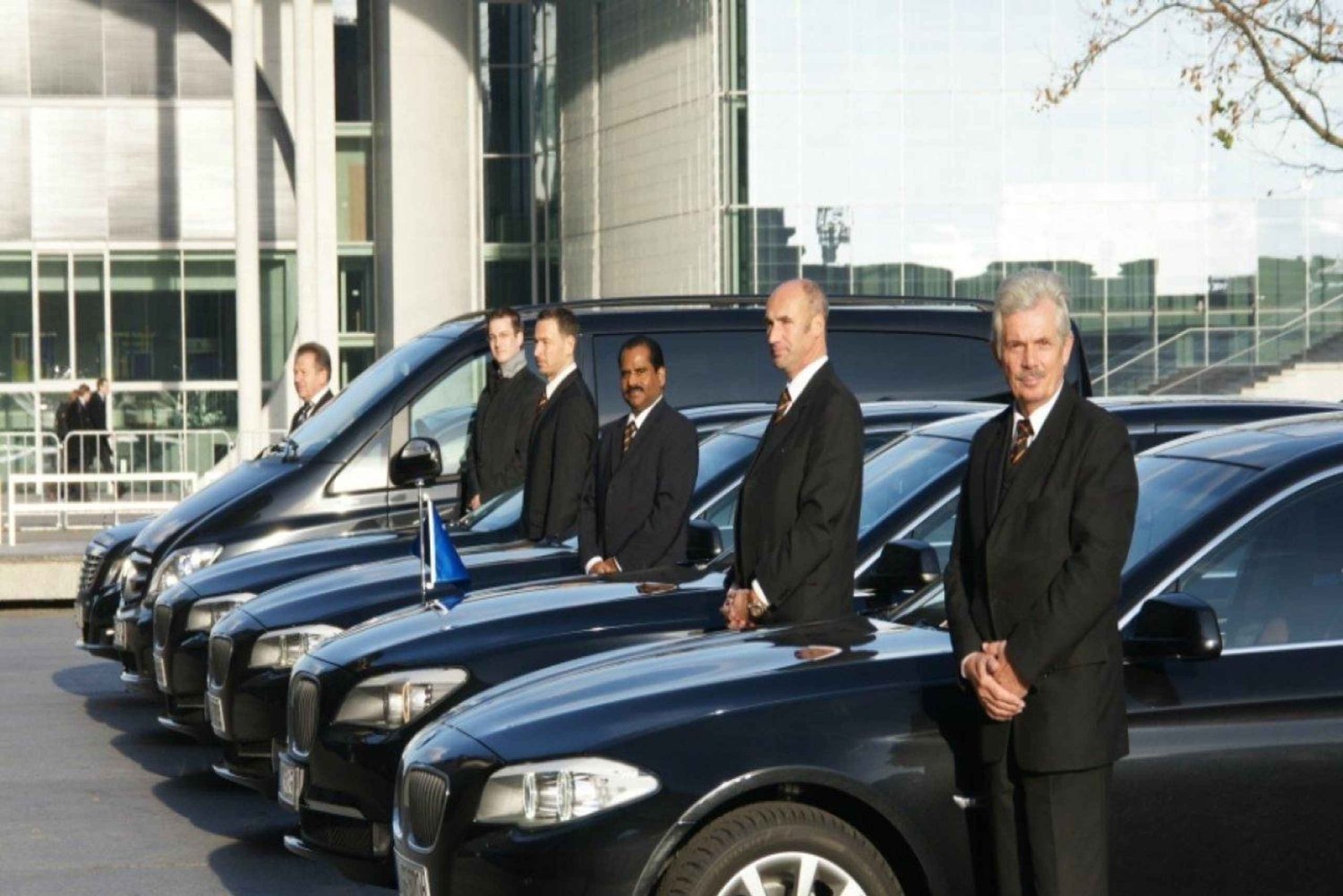 ロンドン：ヒースローからロンドン中心部へのプライベート ボイジャーズ トランスファー