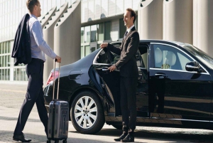 ロンドン：ヒースローからロンドン中心部へのプライベート ボイジャーズ トランスファー