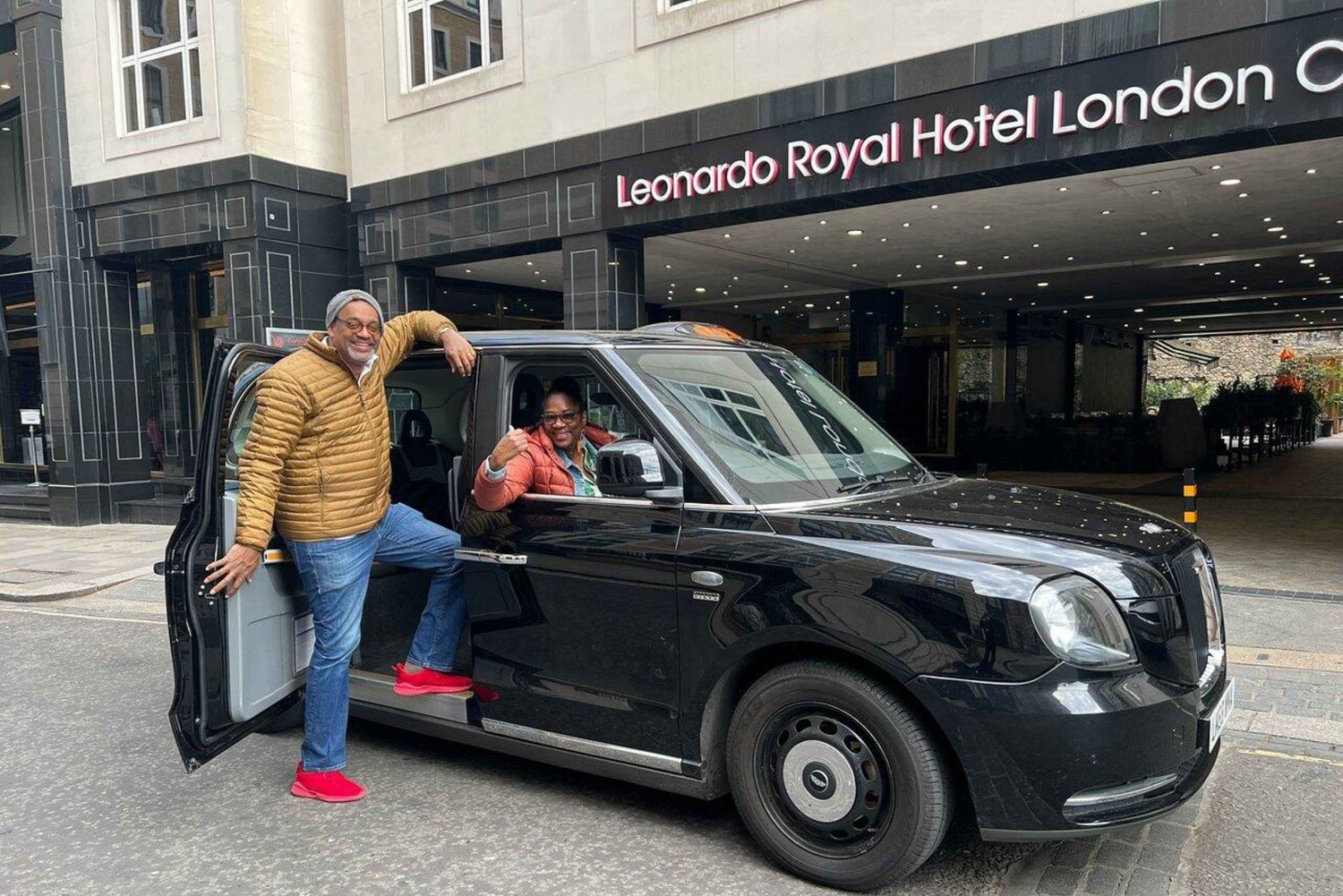 London: Hop-On Hop-Off in an Iconic Black Cab