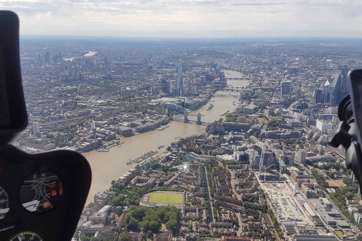 London Sightseeing Flight for 2 with Champagne 35 minutes