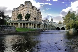 London: Stonehenge, Windsor Castle, Bath, Lacock & Pub Lunch