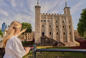 London: Tower of London Tour with Crown Jewels & Beefeaters