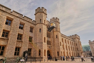 London: Tower of London Tour with Crown Jewels & Beefeaters