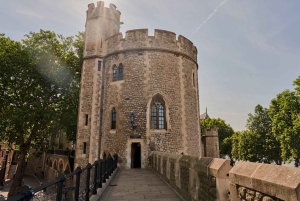 London: Tower of London Tour with Crown Jewels & Beefeaters