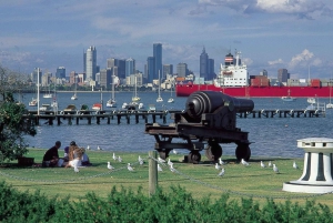 Melbourne: Fährfahrt durch die Stadt und nach Williamstown