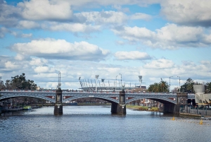 Melbourne: Golden Hour Cruise