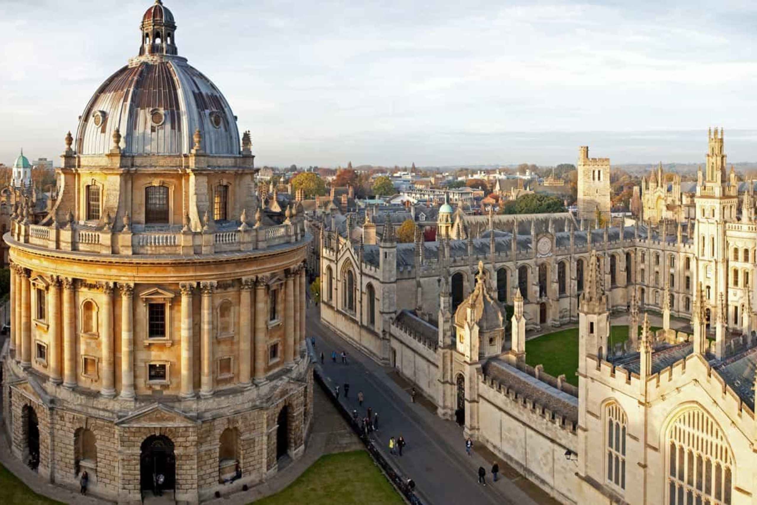 Privater Transfer: Von Oxford zum Flughafen London Heathrow.