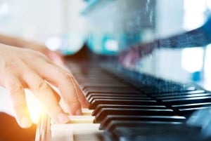 Sydney: Sydney Harbour: Christmas in July Lunch Cruise Sydneyn satamassa