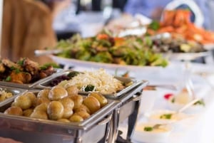 Sydney Harbour: 3-Hour Lunch Cruise with Live Music