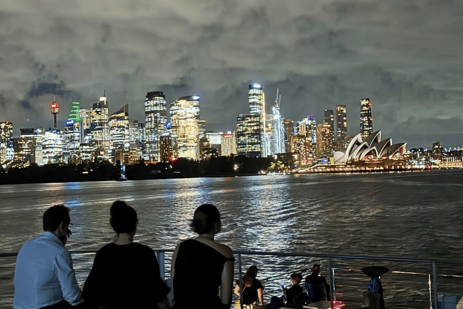 Sydney: Sataman illallisristeily buffetilla